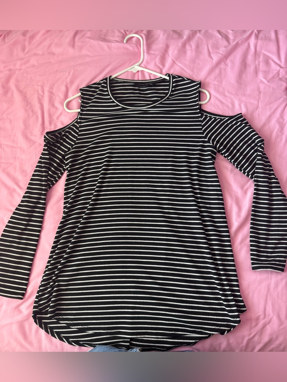 Apt. 9 Large Black and White Striped Cold-Shoulder Long Sleeve Top Used